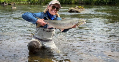 Borgarstjórinn missti lax í Hundasteinum, Björg með fyrsta laxinn Borgarstjórinn missti lax í Hundasteinum, Björg með fyrsta laxinn